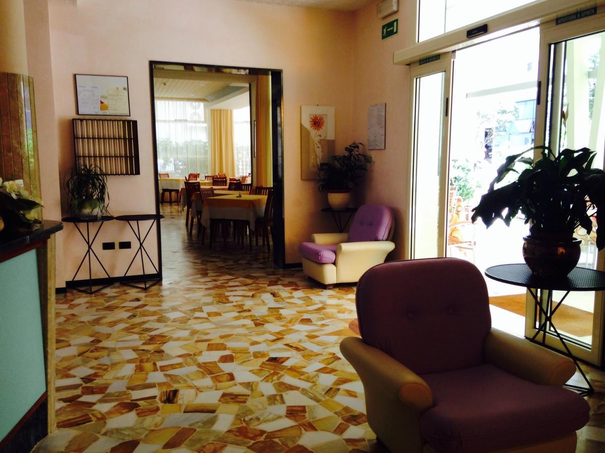 Hotel Lazzarini Белариа-Игеа Марина Екстериор снимка