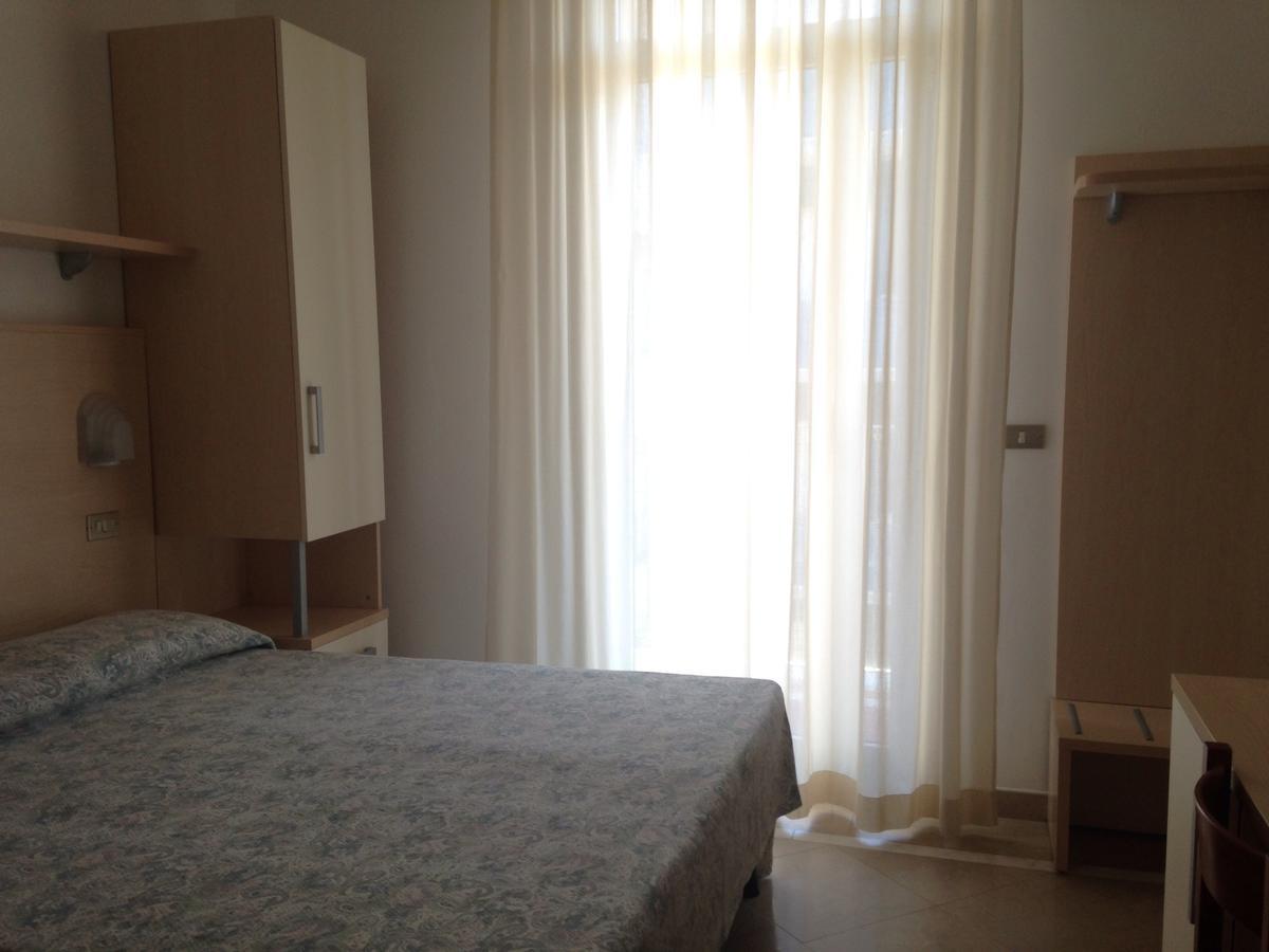 Hotel Lazzarini Белариа-Игеа Марина Екстериор снимка